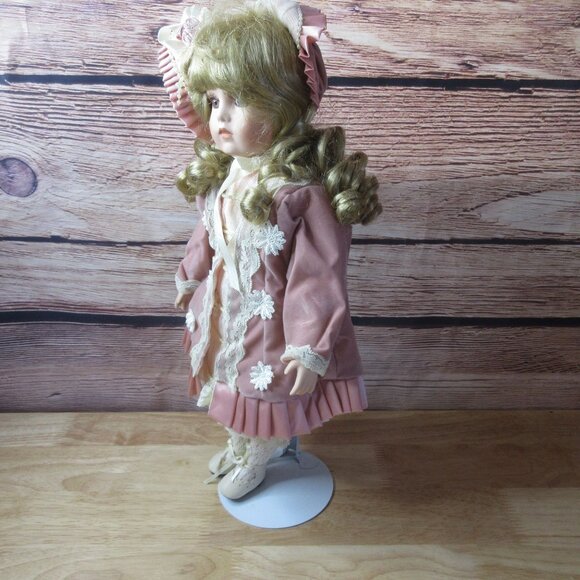 1998 Collectible Porcelain Doll Pink Dress Hat Roses William Tung 16" Tuss Inc. - Picture 3 of 8